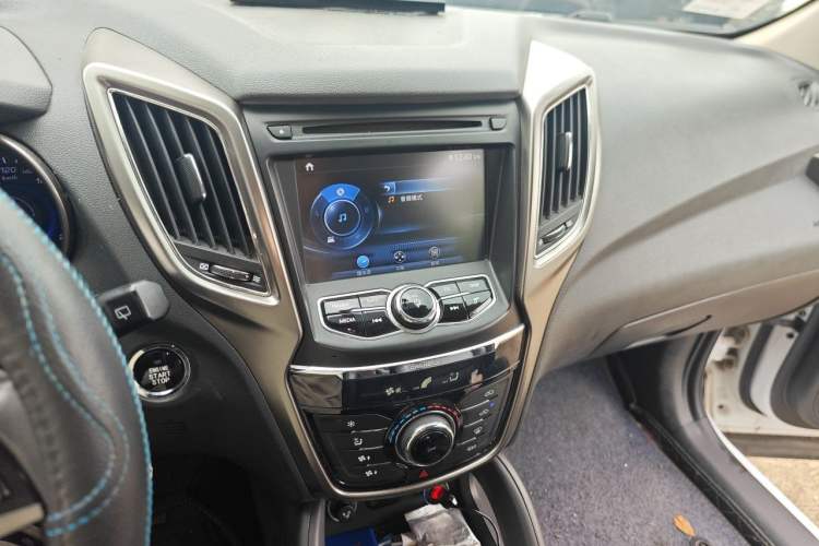 Used CHANGAN CS75 2016 2.0L Manual Luxury Version China V Standard Audio And AC Panel