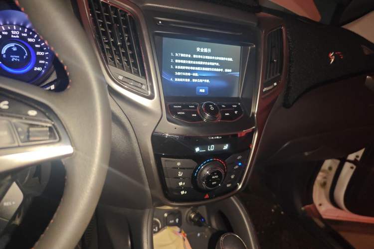 Used CHANGAN CS75 2016 1.8T Automatic Elite Model China V Standard Audio And AC Panel