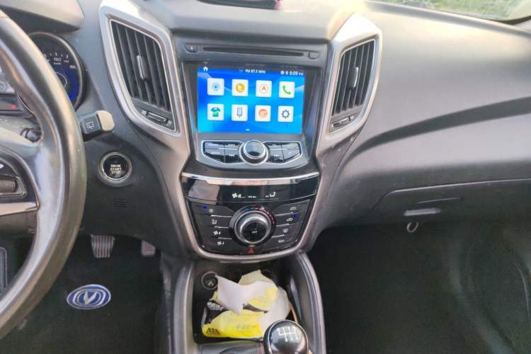 Used CHANGAN CS75 2016 2.0L Manual Luxury Version China V Standard Audio And AC Panel