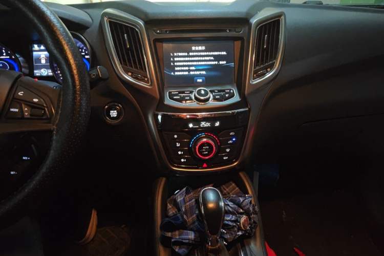 Used CHANGAN CS75 2016 1.8T Automatic Elite Model China IV Standard Audio And AC Panel