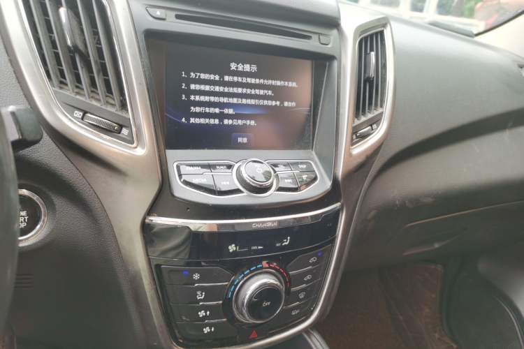 Used CHANGAN CS75 2016 2.0L Manual Luxury Version China V Standard Audio And AC Panel