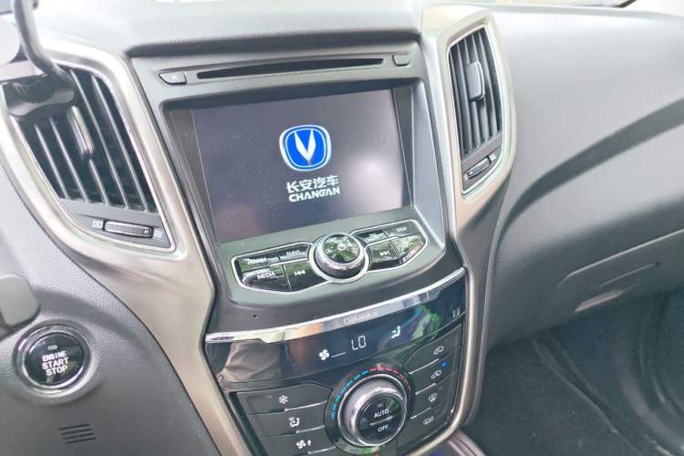Used CHANGAN CS75 2016 1.8T Automatic Elite Model China V Standard Audio And AC Panel