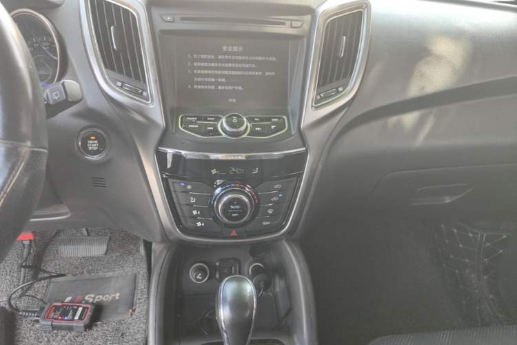 Used CHANGAN CS75 2016 1.8T Automatic Elite Model China IV Standard Audio And AC Panel