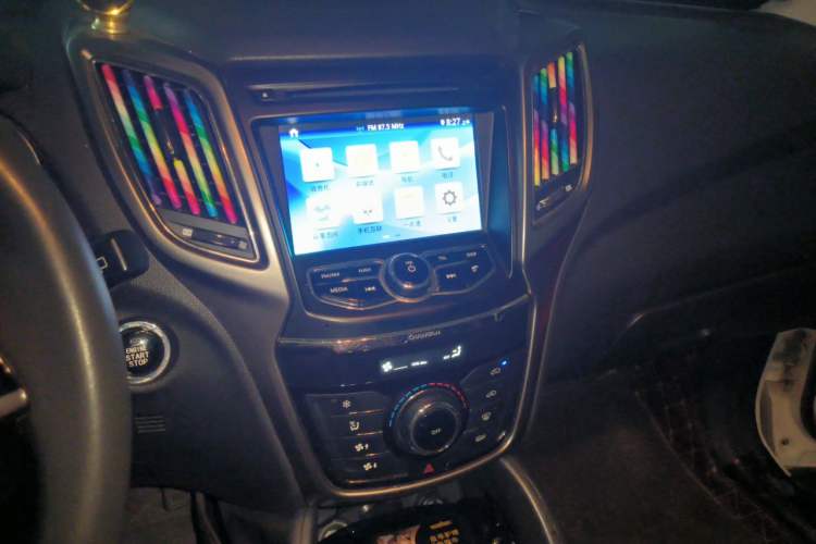 Used CHANGAN CS75 2016 2.0L Manual Luxury Version China IV Standard Audio And AC Panel