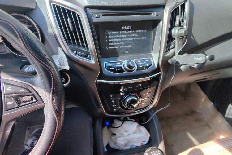 Used CHANGAN CS75 2016 2.0L Manual Luxury Version China V Standard Audio And AC Panel
