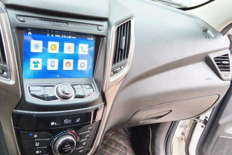 Used CHANGAN CS75 2016 1.8T Automatic Elite Model China V Standard Audio And AC Panel