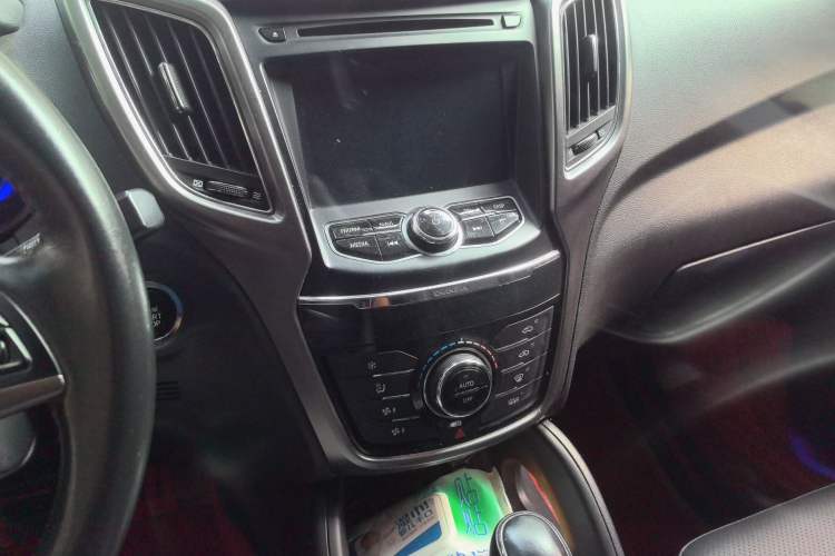 Used CHANGAN CS75 2016 1.8T Automatic Elite Model China IV Standard Audio And AC Panel