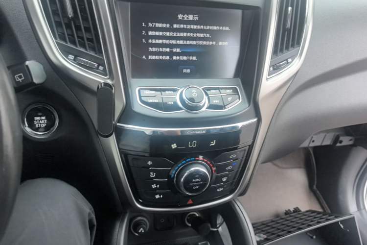 Used CHANGAN CS75 2016 1.8T Automatic Elite Model China IV Standard Audio And AC Panel