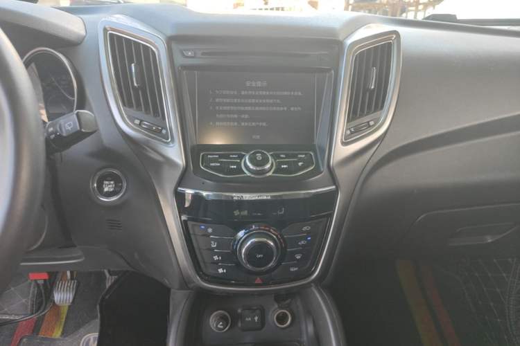 Used CHANGAN CS75 2016 2.0L Manual Luxury Version China V Standard Audio And AC Panel