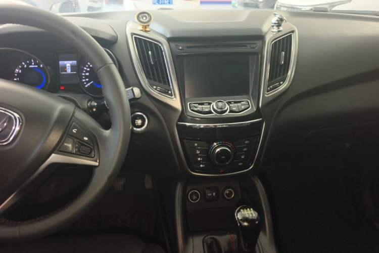 Used CHANGAN CS75 2016 2.0L Manual Luxury Version China V Standard Audio And AC Panel
