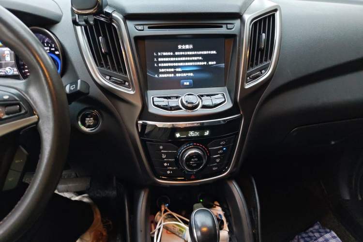 Used CHANGAN CS75 2016 1.8T Automatic Elite Model China V Standard Audio And AC Panel