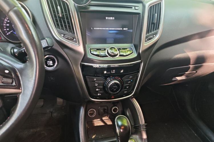 Used CHANGAN CS75 2016 1.8T Automatic Elite Model China V Standard Audio And AC Panel