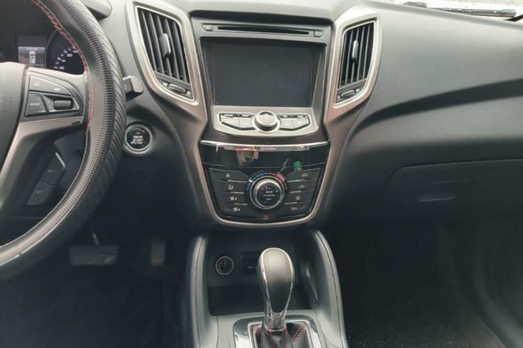 Used CHANGAN CS75 2016 1.8T Automatic Elite Model China V Standard Audio And AC Panel
