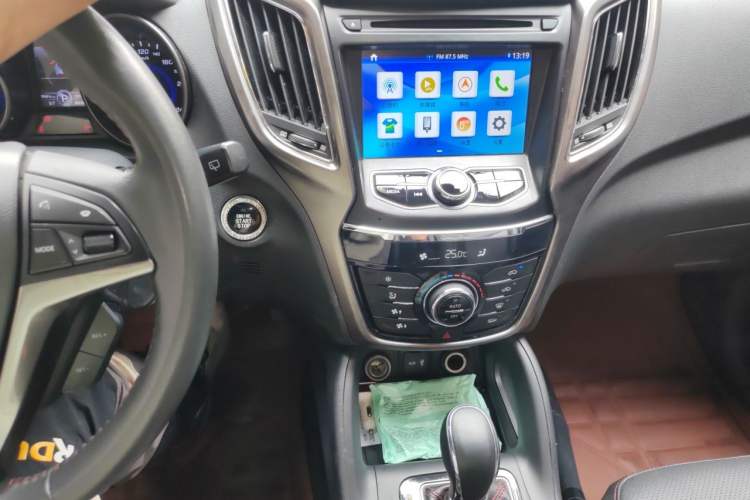 Used CHANGAN CS75 2016 1.8T Automatic Prestige Model China V Standard Audio And AC Panel