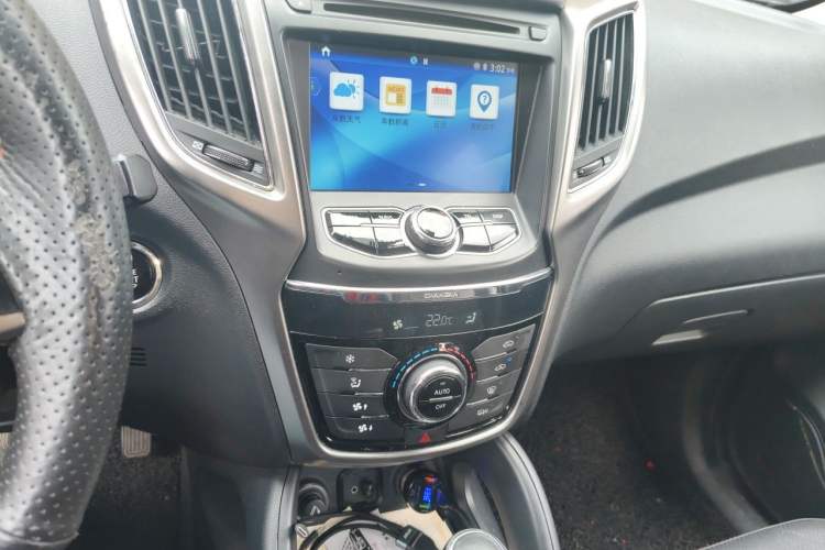 Used CHANGAN CS75 2016 1.8T Automatic Elite Model China V Standard Audio And AC Panel