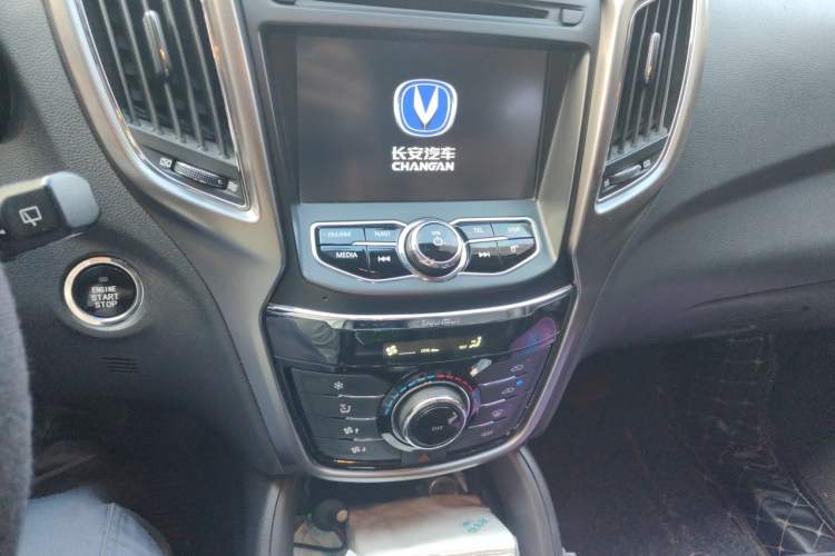 Used CHANGAN CS75 2016 2.0L Manual Luxury Version China V Standard Audio And AC Panel