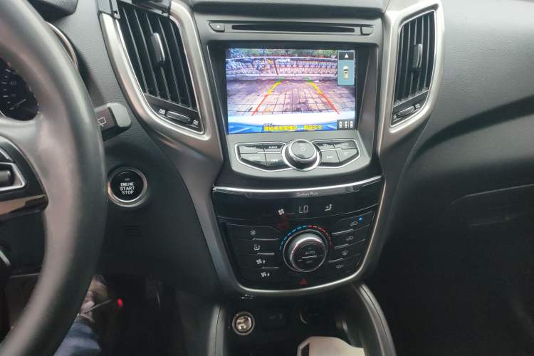 Used CHANGAN CS75 2016 1.8T Automatic Elite Model China V Standard Audio And AC Panel
