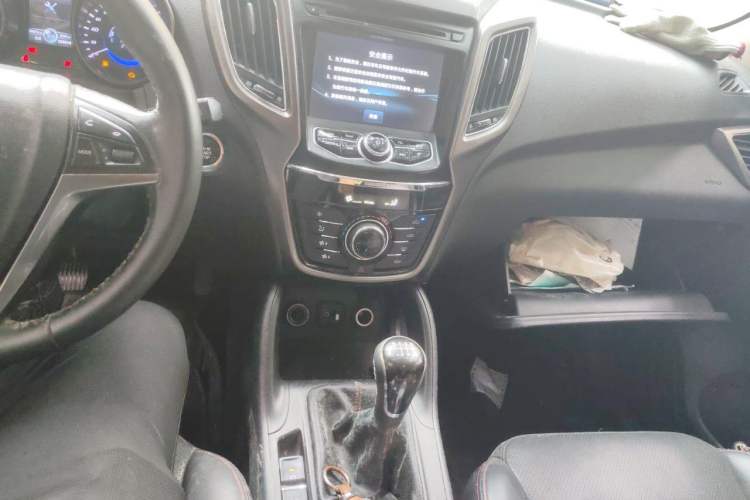 Used CHANGAN CS75 2016 2.0L Manual Luxury Version China IV Standard Audio And AC Panel