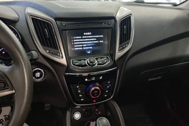 Used CHANGAN CS75 2016 1.8T Automatic Elite Model China V Standard Audio And AC Panel