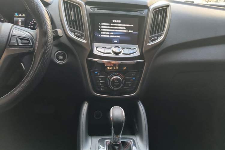 Used CHANGAN CS75 2016 1.8T Automatic Elite Model China V Standard Audio And AC Panel