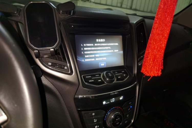 Used CHANGAN CS75 2016 1.8T Automatic Elite Model China V Standard Audio And AC Panel