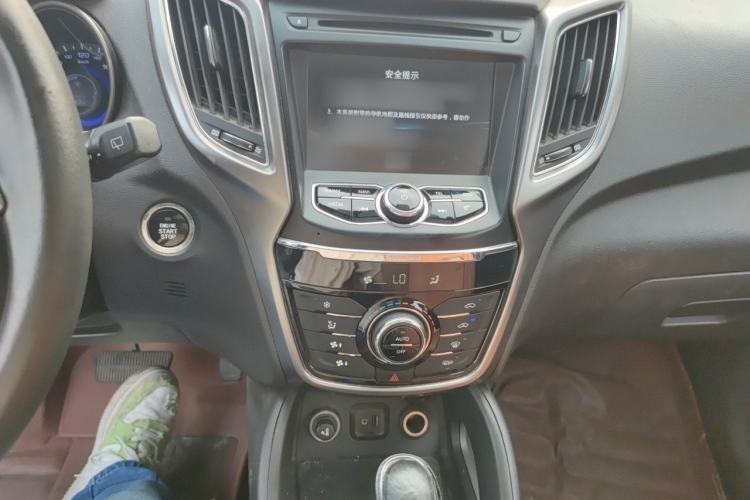Used CHANGAN CS75 2016 1.8T Automatic Elite Model China IV Standard Audio And AC Panel