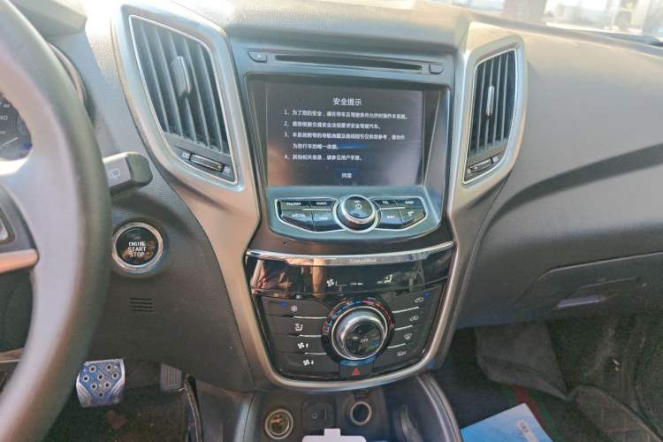 Used CHANGAN CS75 2016 2.0L Manual Luxury Version China V Standard Audio And AC Panel