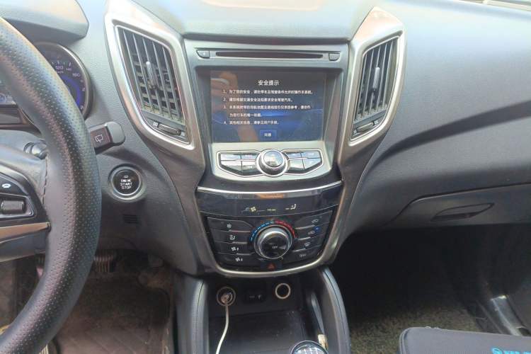 Used CHANGAN CS75 2016 2.0L Manual Luxury Version China V Standard Audio And AC Panel