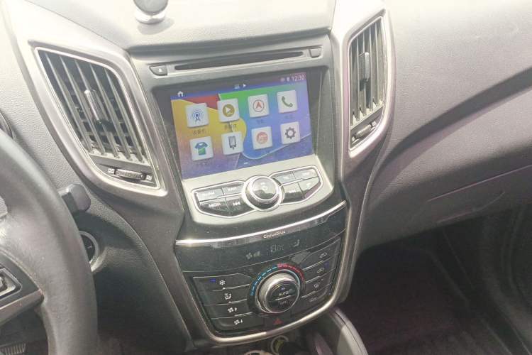 Used CHANGAN CS75 2016 1.8T Automatic Elite Model China IV Standard Audio And AC Panel