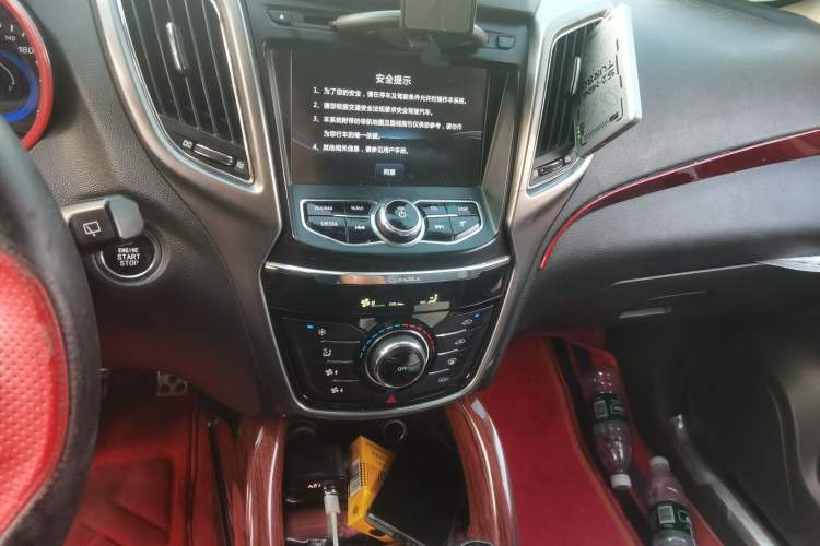 Used CHANGAN CS75 2016 2.0L Manual Leading Version China IV Standard Audio And AC Panel