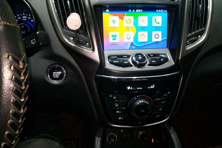 Used CHANGAN CS75 2016 2.0L Manual Leading Version China IV Standard Audio And AC Panel