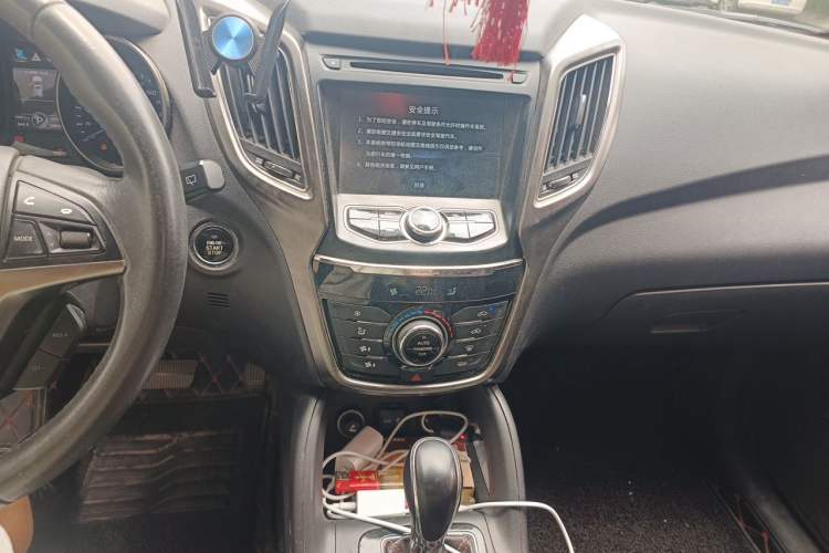 Used CHANGAN CS75 2016 1.8T Automatic Elite Model China V Standard Audio And AC Panel