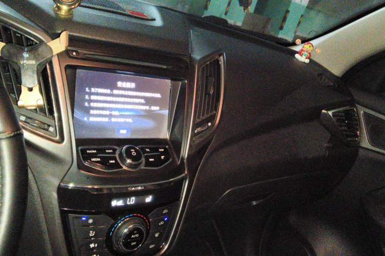 Used CHANGAN CS75 2016 1.8T Automatic Elite Model China V Standard Audio And AC Panel