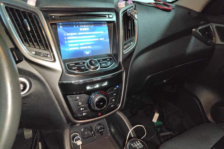 Used CHANGAN CS75 2016 2.0L Manual Luxury Version China V Standard Audio And AC Panel