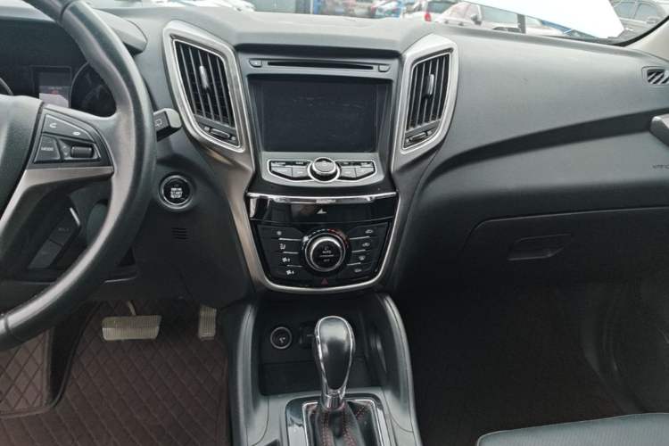 Used CHANGAN CS75 2016 1.8T Automatic Elite Model China IV Standard Audio And AC Panel