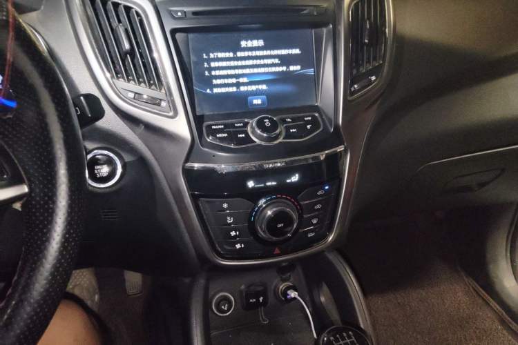 Used CHANGAN CS75 2016 2.0L Manual Luxury Version China V Standard Audio And AC Panel