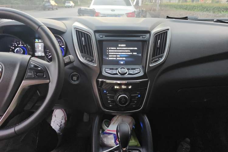 Used CHANGAN CS75 2016 1.8T Automatic Elite Model China V Standard Audio And AC Panel