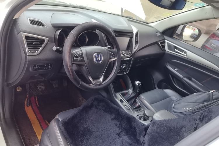 Used CHANGAN CS75 2016 2.0L Manual Luxury Version China V Standard Center Console