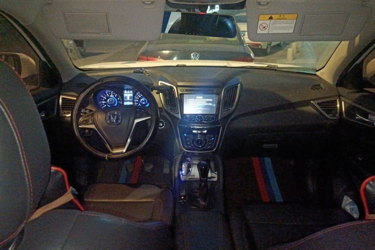 Used CHANGAN CS75 2016 2.0L Manual Luxury Version China V Standard Center Console