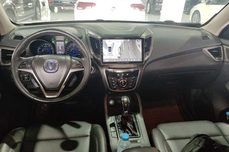 Used CHANGAN CS75 2016 1.8T Automatic Elite Model China IV Standard Center Console