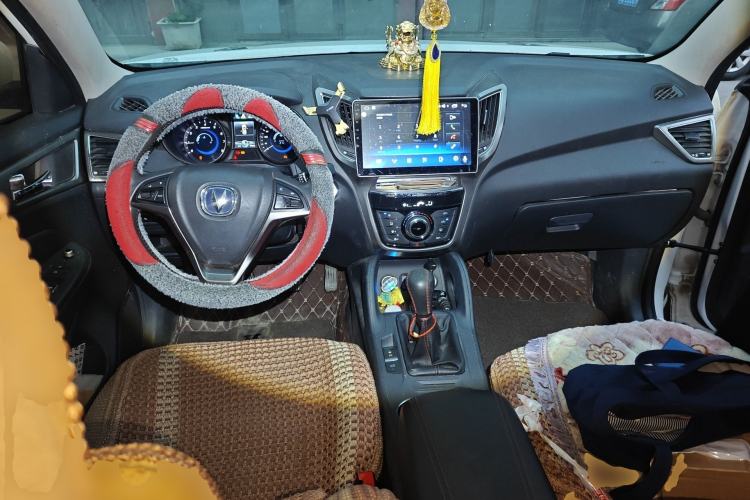 Used CHANGAN CS75 2016 2.0L Manual Luxury Version China V Standard Center Console