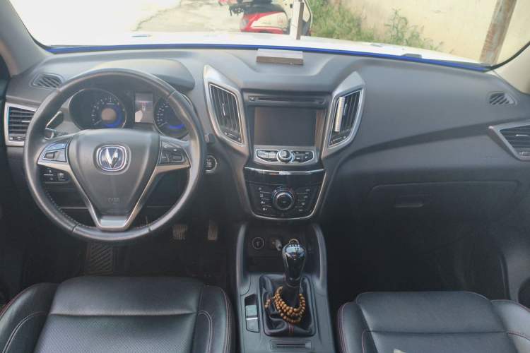 Used CHANGAN CS75 2016 2.0L Manual Luxury Version China V Standard Center Console