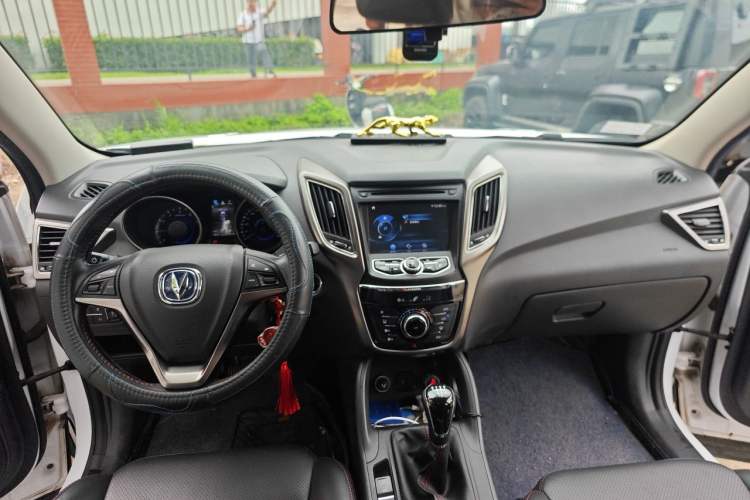 Used CHANGAN CS75 2016 2.0L Manual Luxury Version China V Standard Center Console