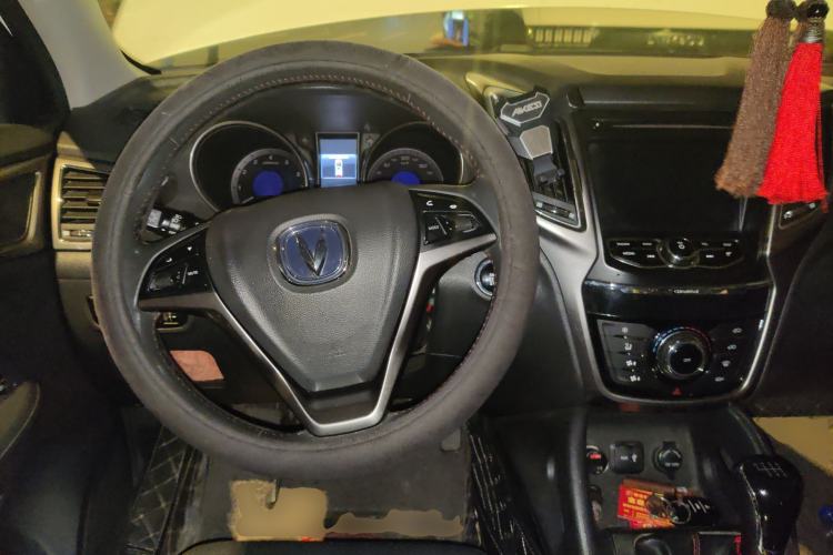 Used CHANGAN CS75 2016 2.0L Manual Luxury Version China V Standard Center Console