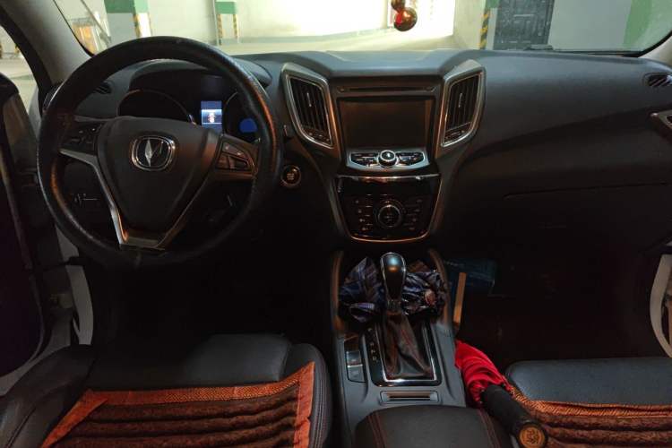 Used CHANGAN CS75 2016 1.8T Automatic Elite Model China IV Standard Center Console