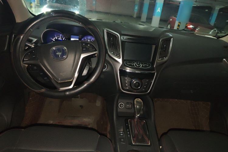 Used CHANGAN CS75 2016 1.8T Automatic Elite Model China V Standard Center Console