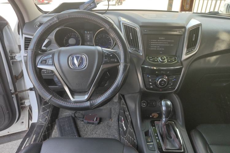 Used CHANGAN CS75 2016 1.8T Automatic Elite Model China IV Standard Center Console