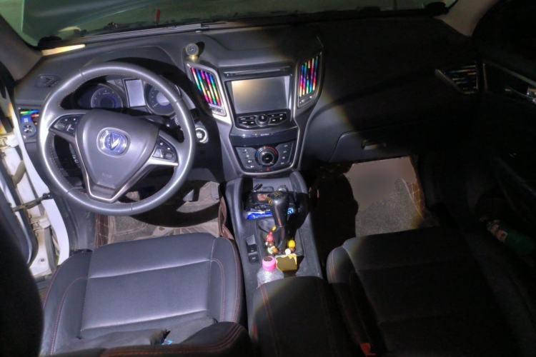 Used CHANGAN CS75 2016 2.0L Manual Luxury Version China IV Standard Center Console