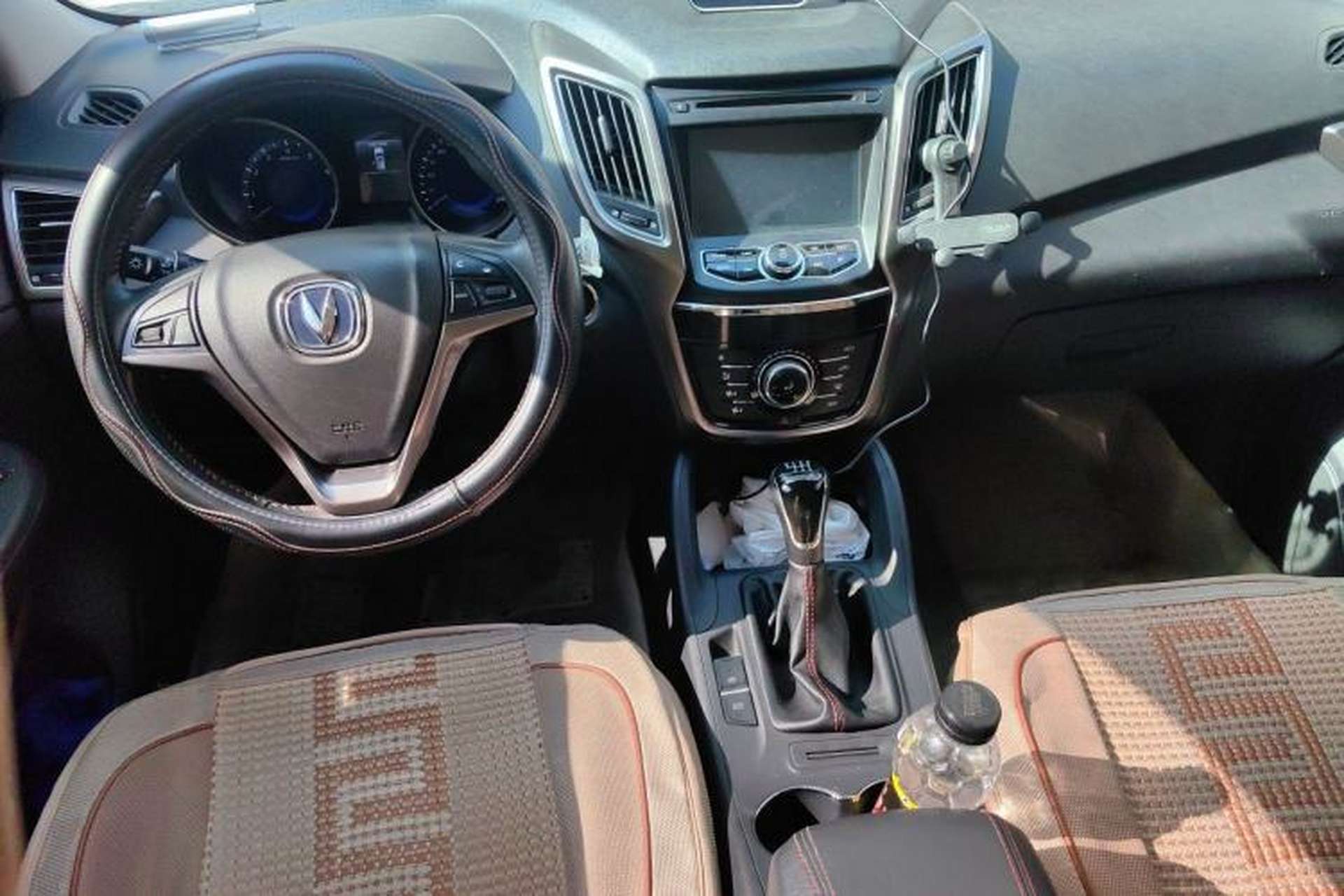 Used CHANGAN CS75 2016 2.0L Manual Luxury Version China V Standard Center Console