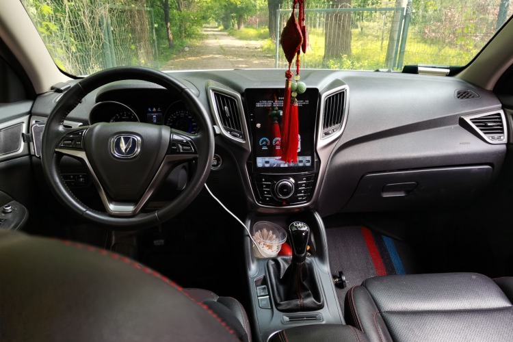 Used CHANGAN CS75 2016 2.0L Manual Luxury Version China V Standard Center Console
